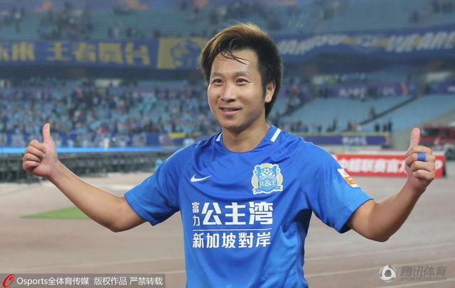 审讯室里，他与谢霆锋剑拔弩张的对峙，也让观众们神经高度紧张，;仿佛身处两人背后汹涌的暗流之中